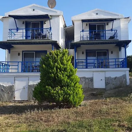 Mesmerizing Flat With Shared Pool In Cesme *