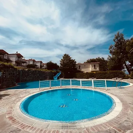 Mesmerizing Flat With Shared Pool In Cesme Ildiri